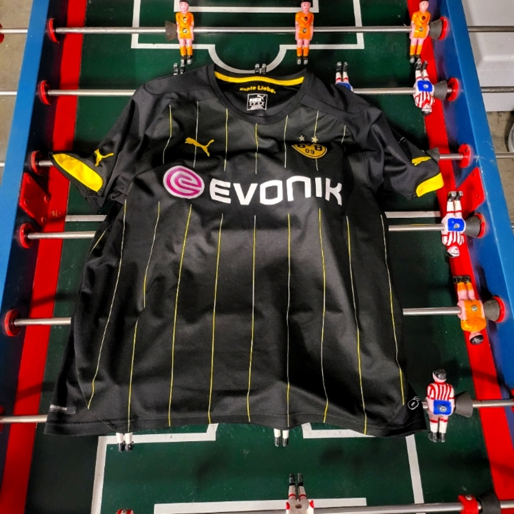 BORUSSIA DORMUND AWAY 2015-2016 BLACK SOCCER JERSEY SIZE XL.
